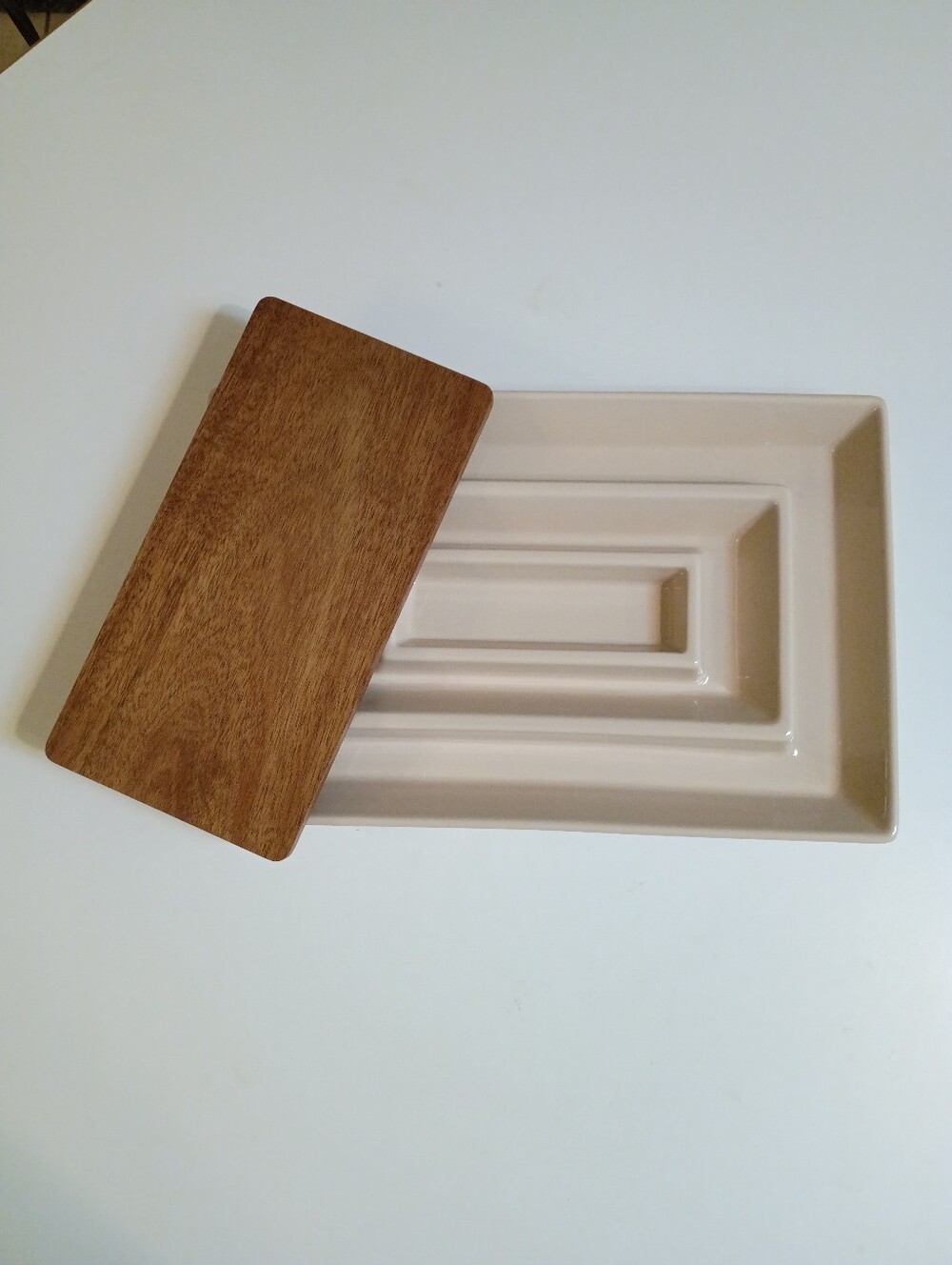 Gibson Elite 3-Section Stoneware Serving Tray with Acacia Wood Lid